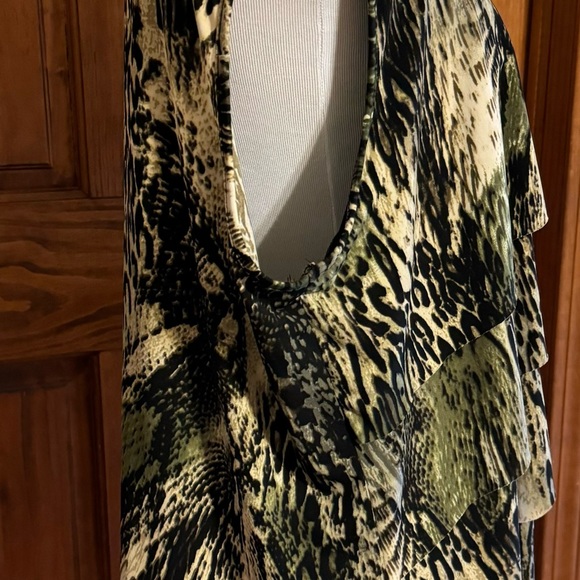 Dressbarn women’s 22/24 sleeveless animal print top with layers. Pre-owned. EUC - Picture 3 of 5